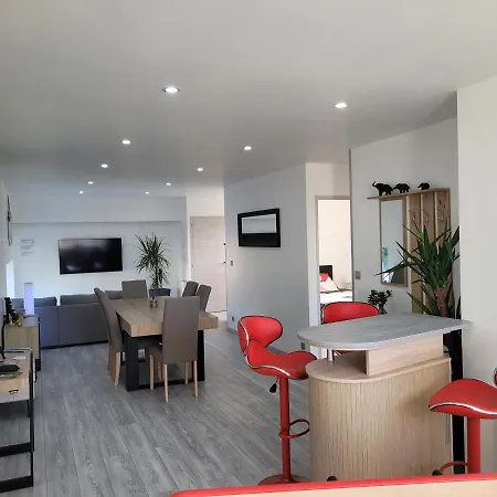 Aux Portes Du Mont Apartment *