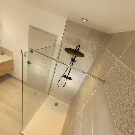 Apartment Aux Portes Du Mont Saint-James